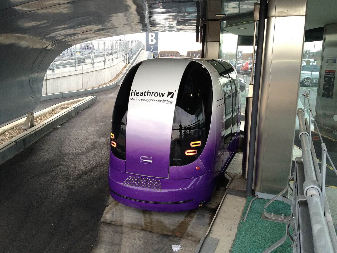 A purple and silver Heathrow ULTra pod at a Terminal 5 platform.